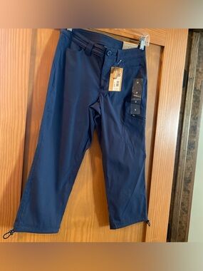 Eddie Bauer Women’s Rainier Navy Hiking/Outdoor Capri Pants NWT Size 0